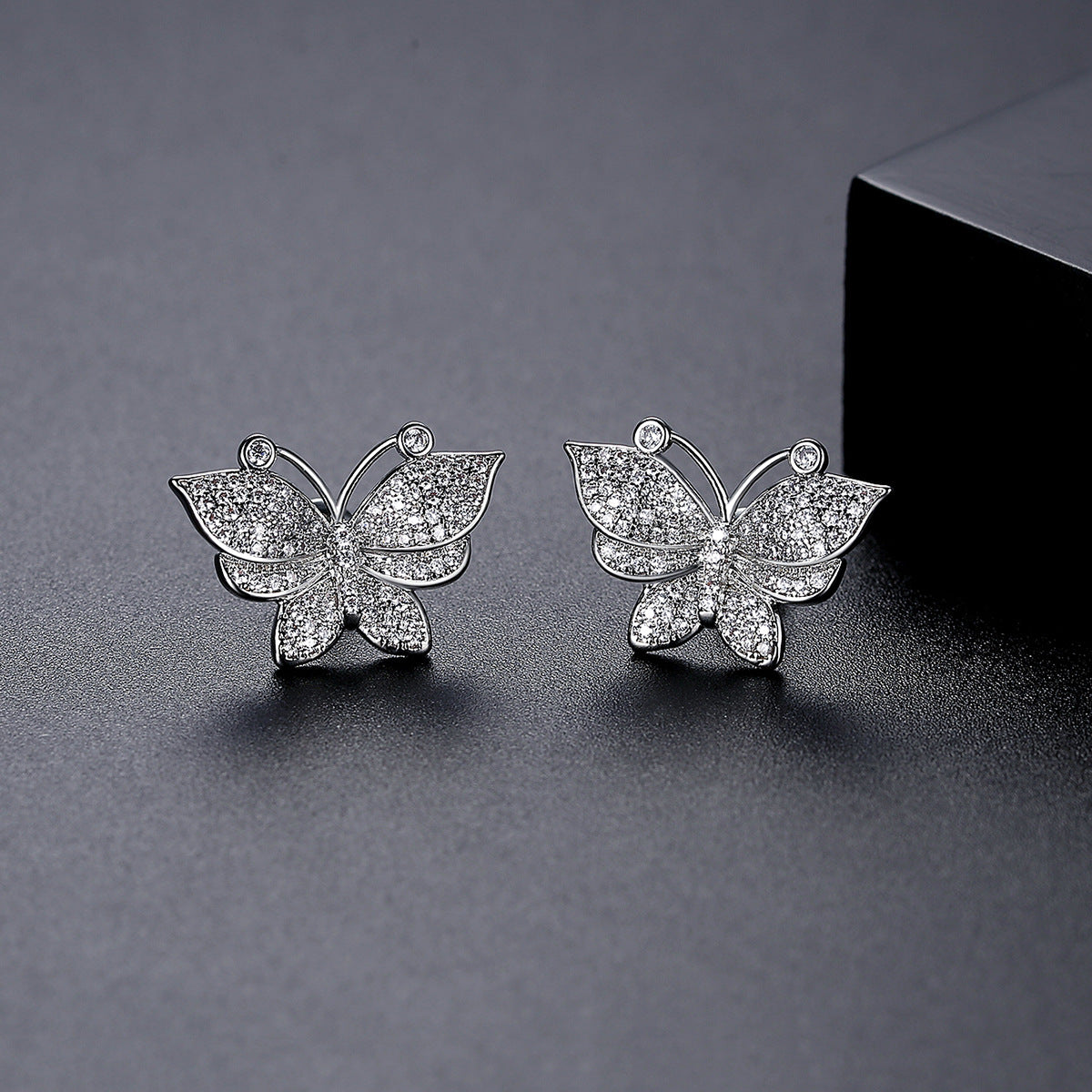 Papillonne Élégance Küpe