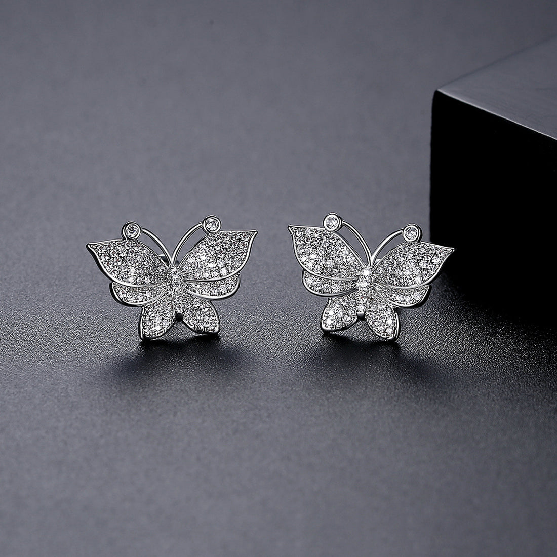 Papillonne Élégance Küpe