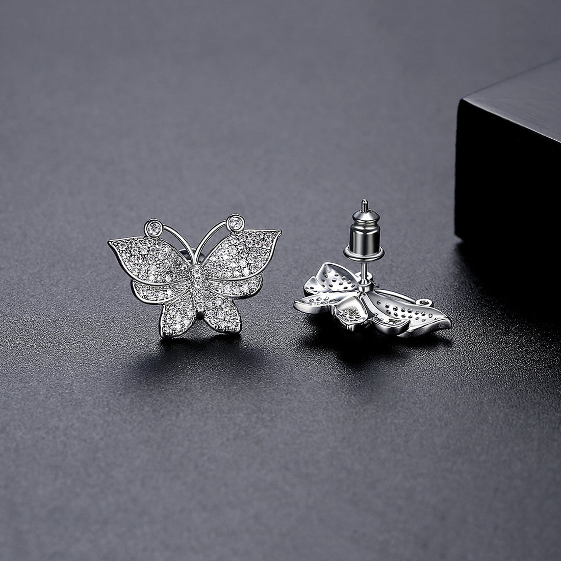 Papillonne Élégance Küpe